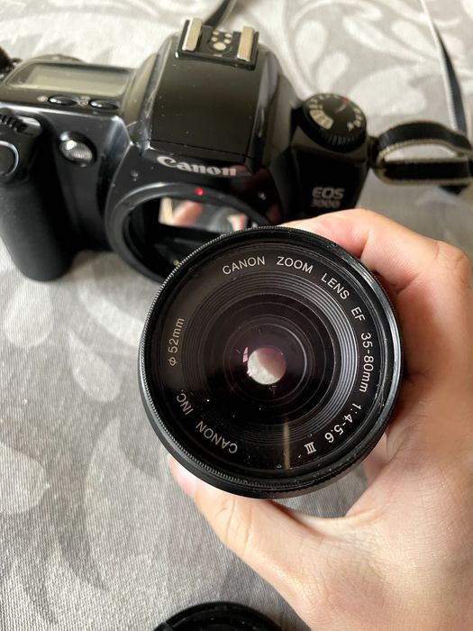 Máquina analógica Canon EOS 3000 + lente 35-80mm (kit completo)