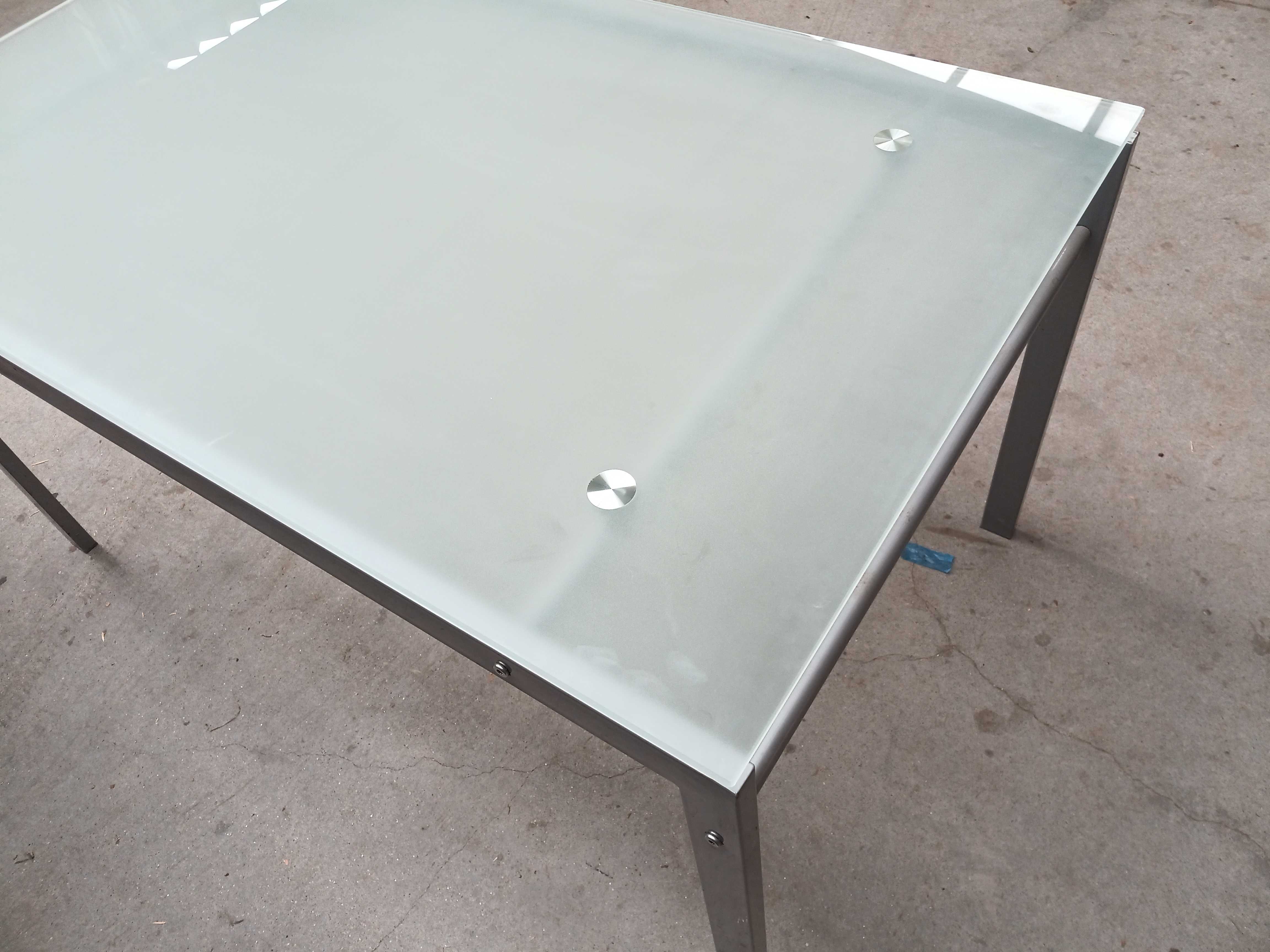 Mesa pé metálico tampo em vidro