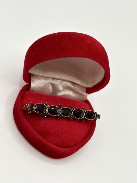 Broszka z granatami w złocie