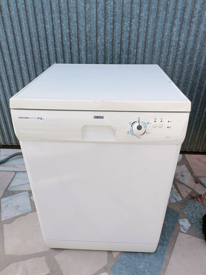 Máquina lavar louça Zanussi