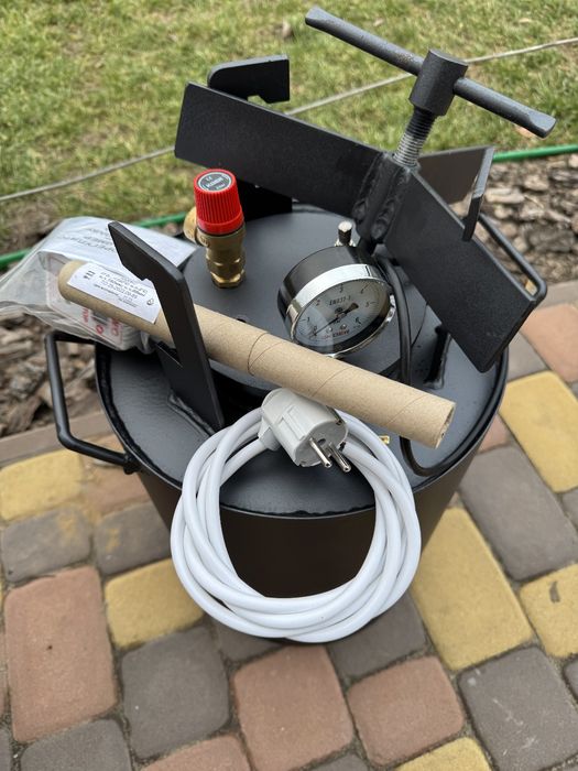 Електричний підсилений автоклав на 24 півлітрові або 10 літрових банок