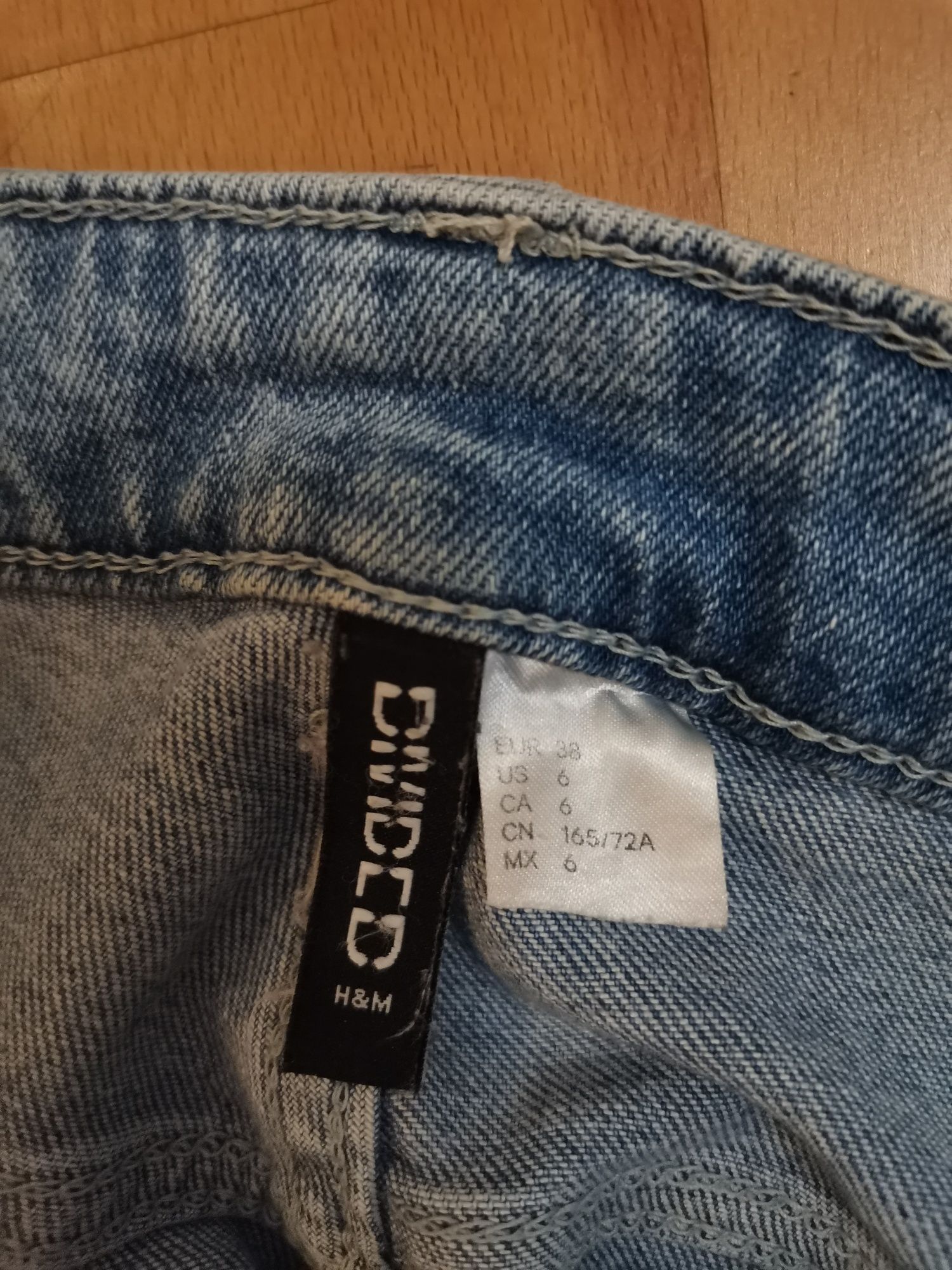 Jeansy 7/8  H&M  stan bardzo dobry, rozmiar S/M, proste, postrzepione