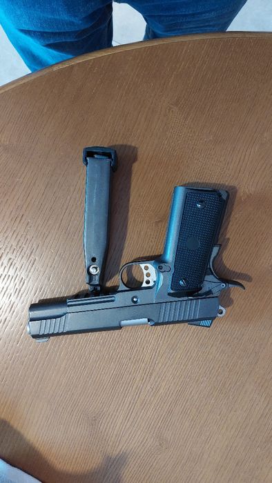 Pistola de airsoft modelo 1911, usada poucas vezes,  ótimo estado.