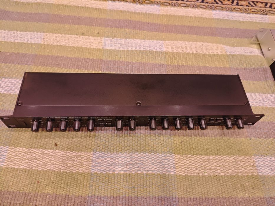 Alesis 3630 Compressor
RMS/Peak Dual Channel Compressor Limite