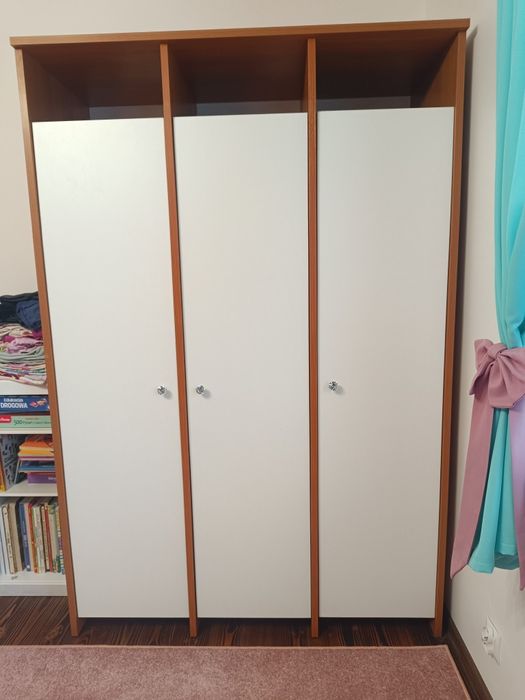 Szafa trzydrzwiowa biała