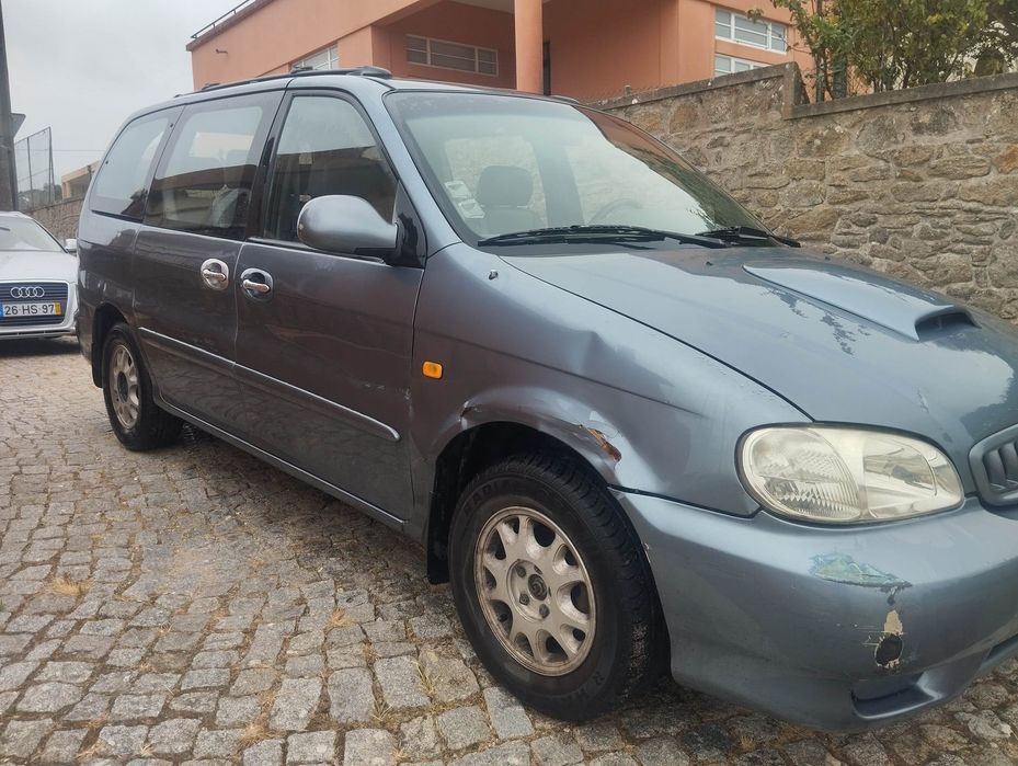 Carrinha Kia Carnival 7 lugares