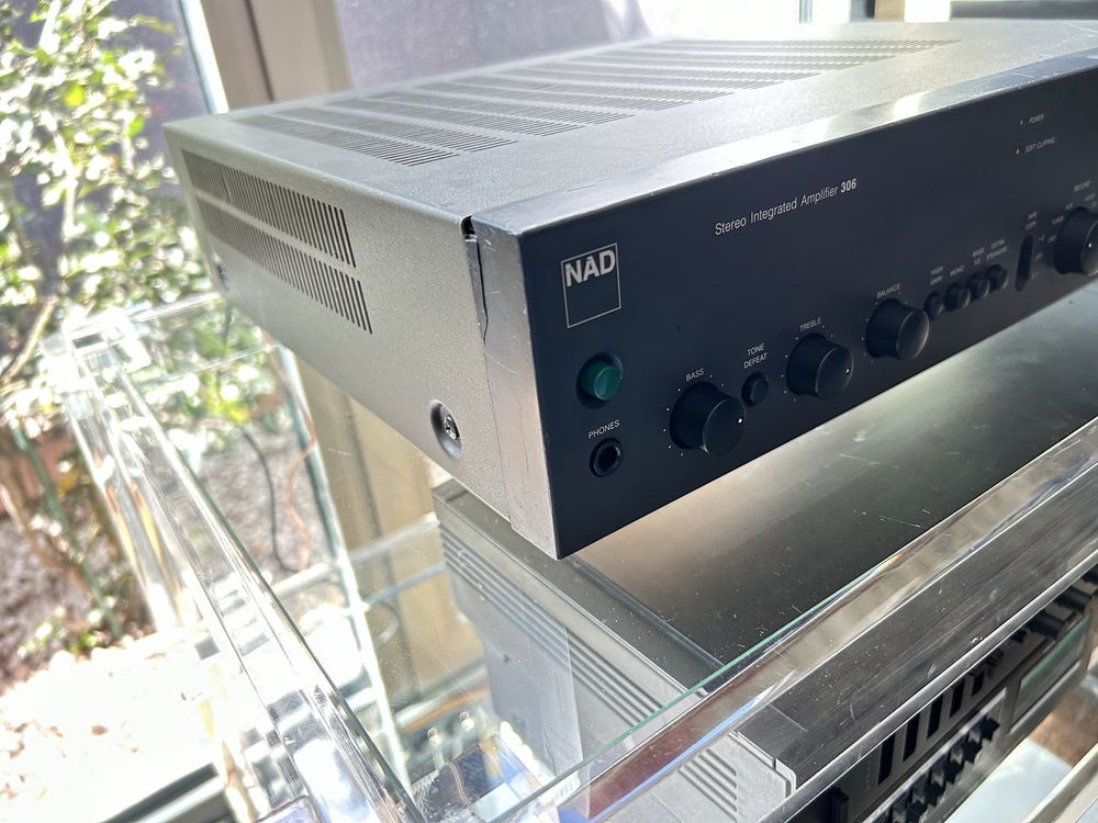 Amplificador NAD 306.
