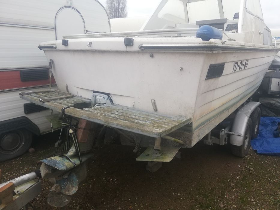 Łódź motorowa z canoppy