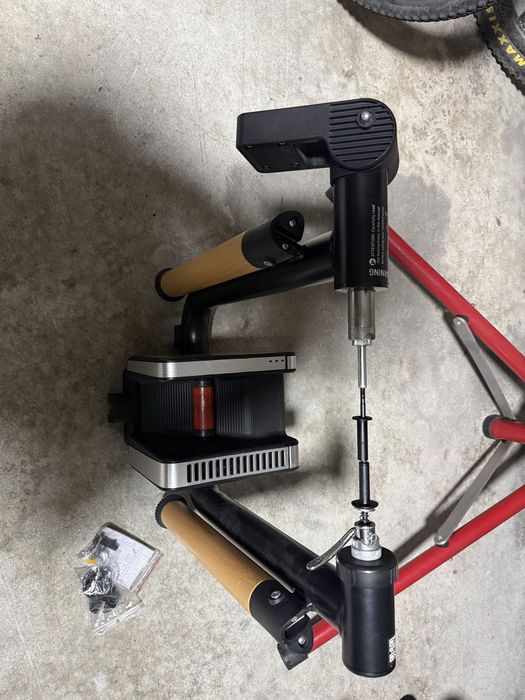 Rolo de treino interactivo Elite Tuo compativel com Zwift