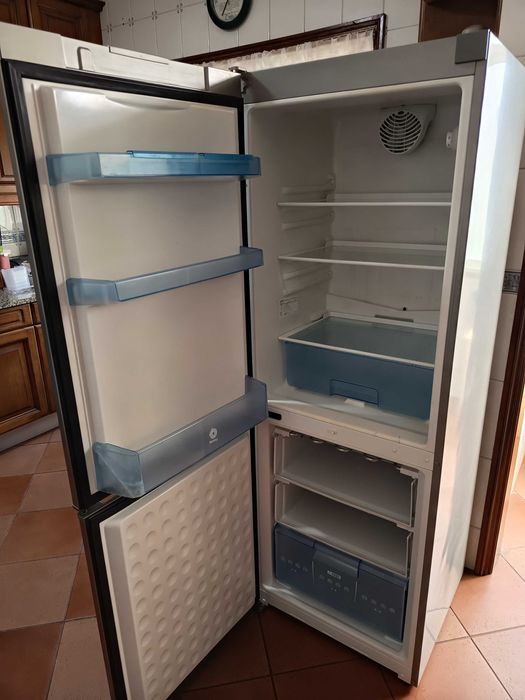 Frigorífico combinado Balay , usado com         algumas marcas