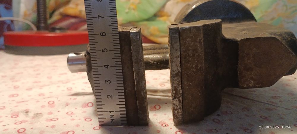 Слесарні Лещата середні
