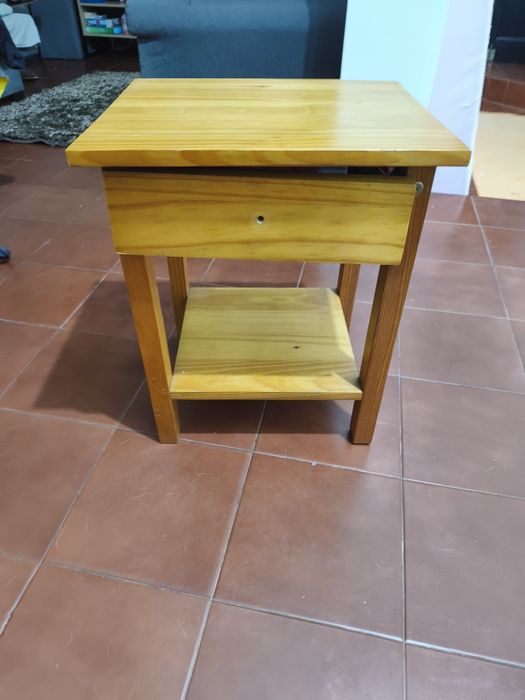 Conjunto de mesas de cabeceira