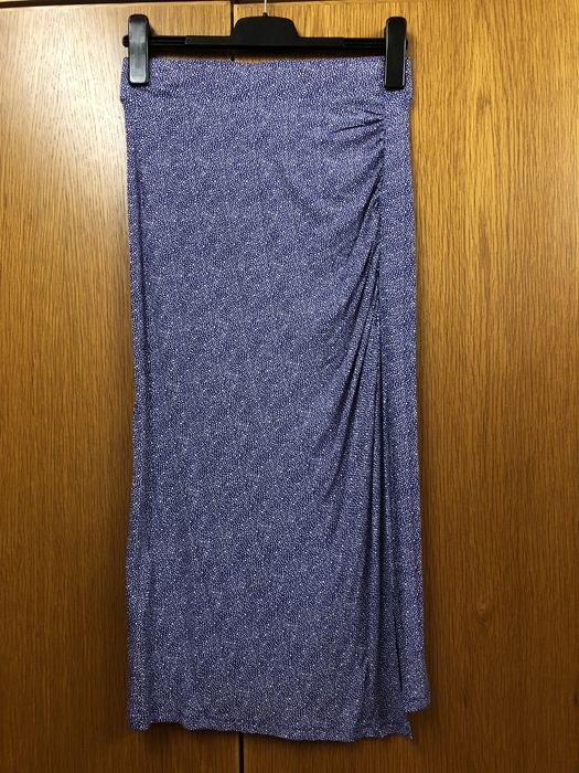 Saia azul e branca nova