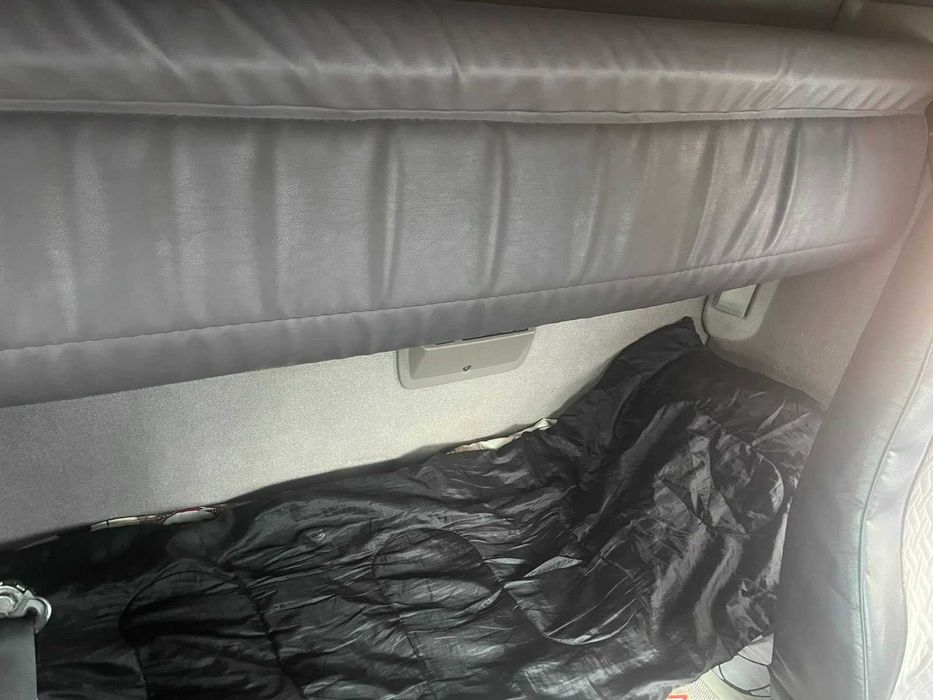 Продам  RENAULT MAGNUM  2004  с причепом