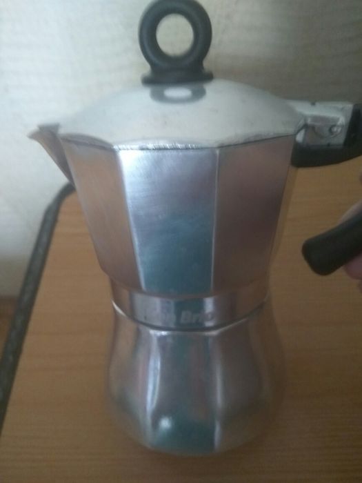 Набор стаканов для кофе ( чая), кофеварка гейзер.