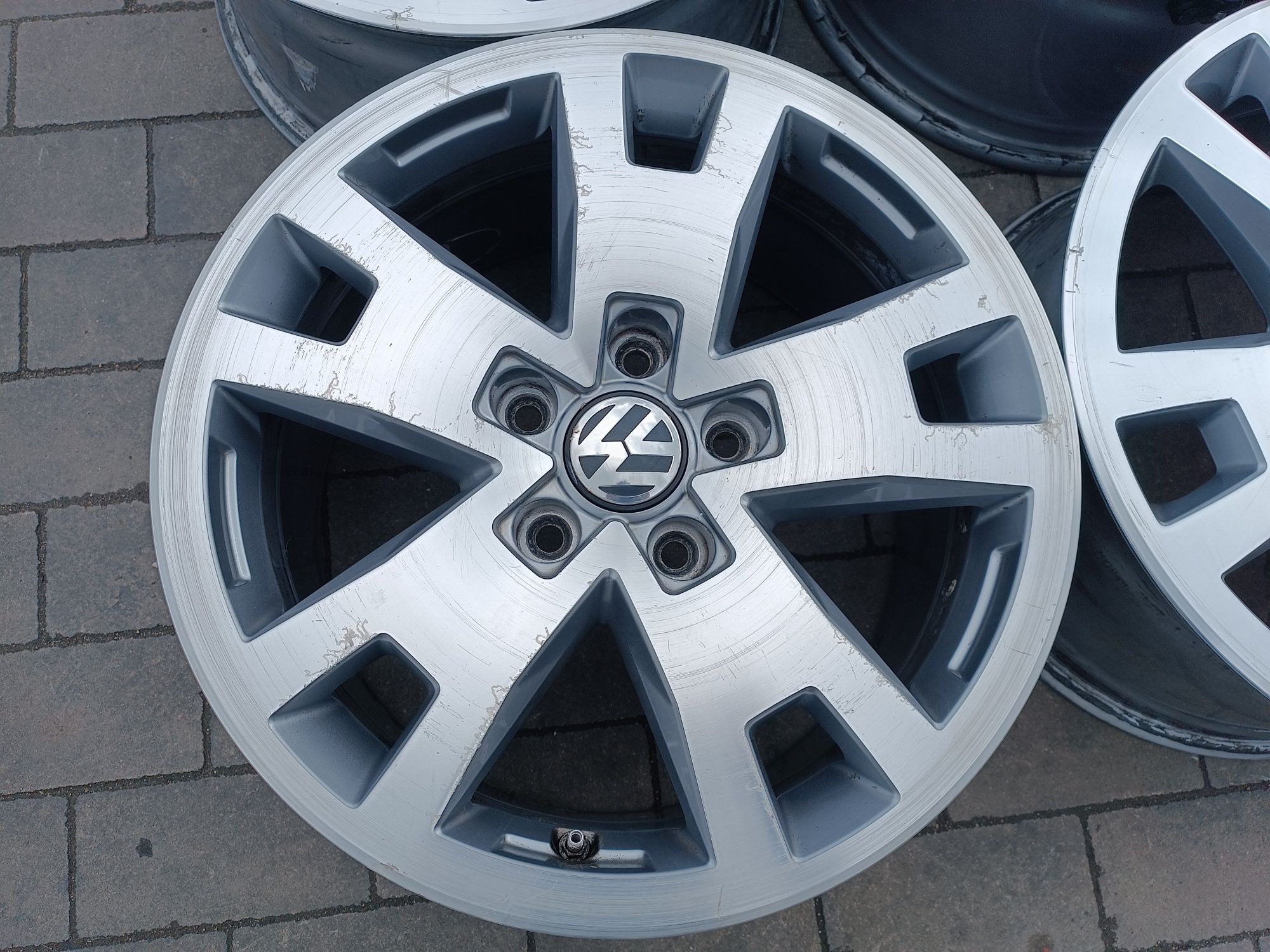 Felgi Alu VW Amarok 2H VW T6 Caravelle Multivan 5x120 ET49 8J17