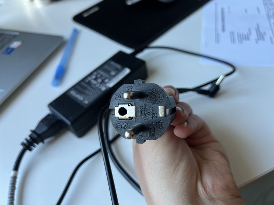 Zasilacz ladowarka do laptopa 19V 90W