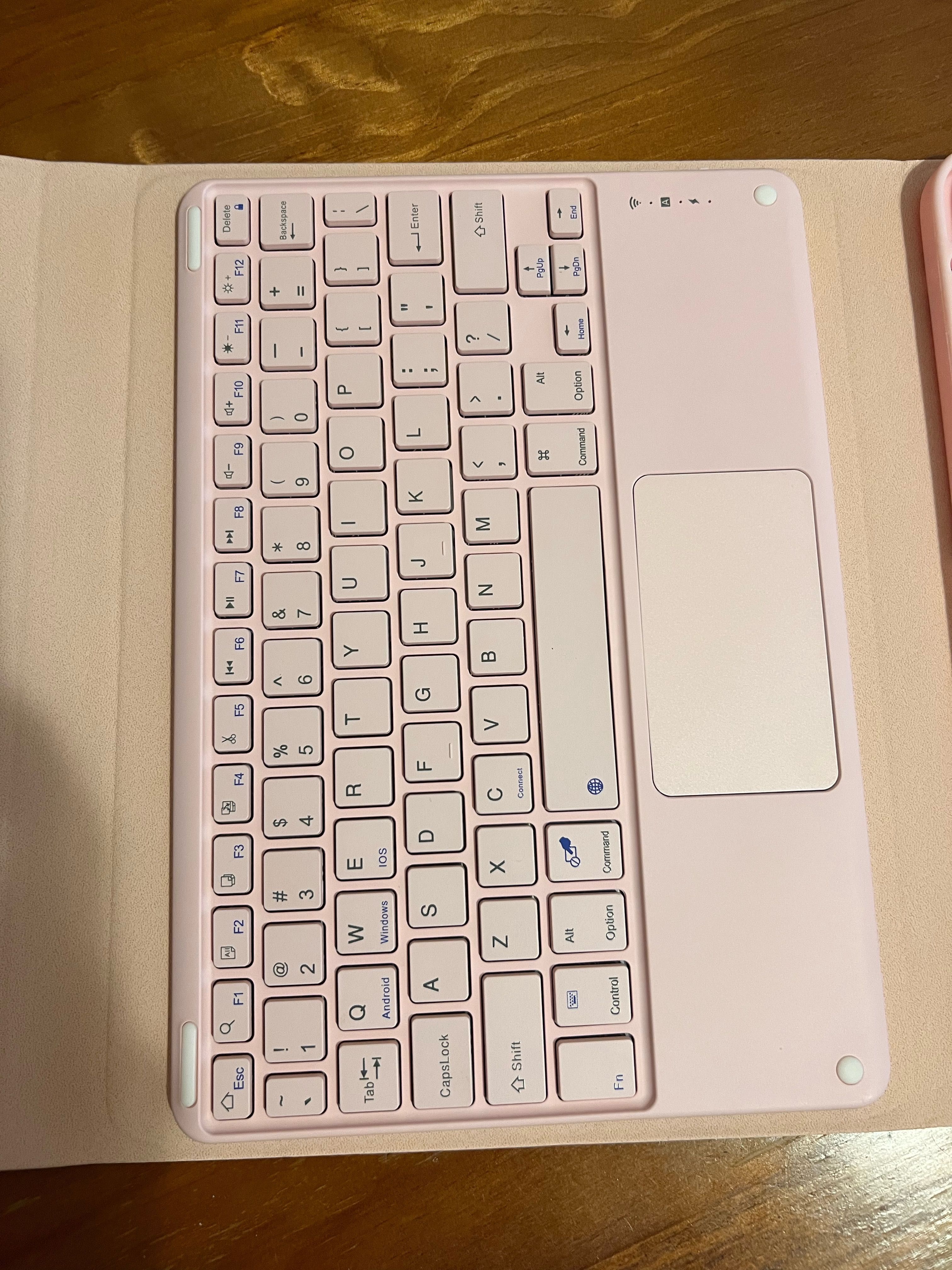 NOVO PREÇO - Capa para iPad 10 geração com teclado nunca usada.