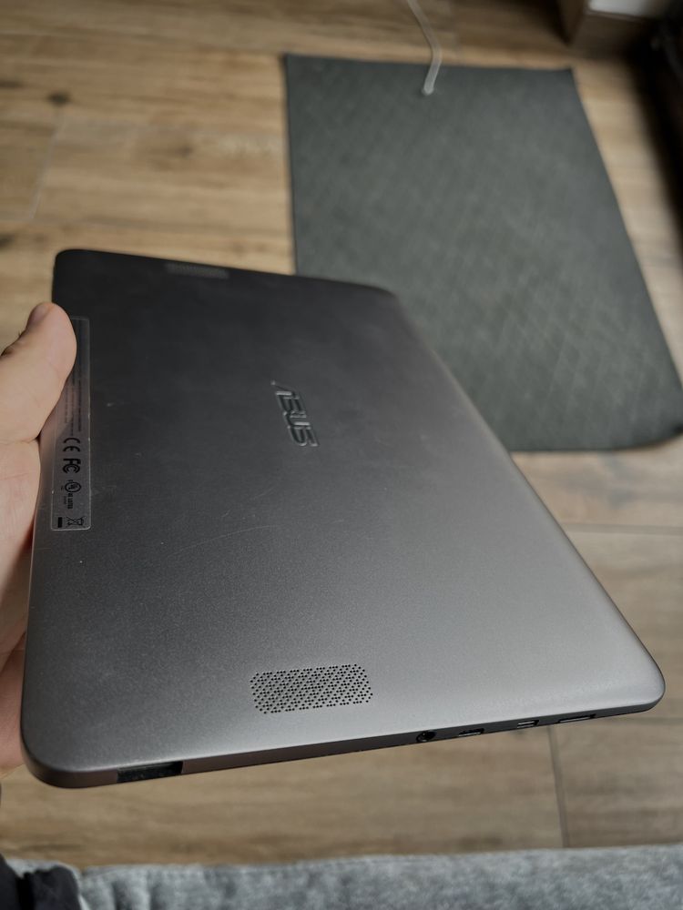ASUS T-101HA 2 w 1 tablet netbook