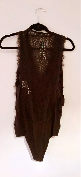 Body em renda preta da Benetton