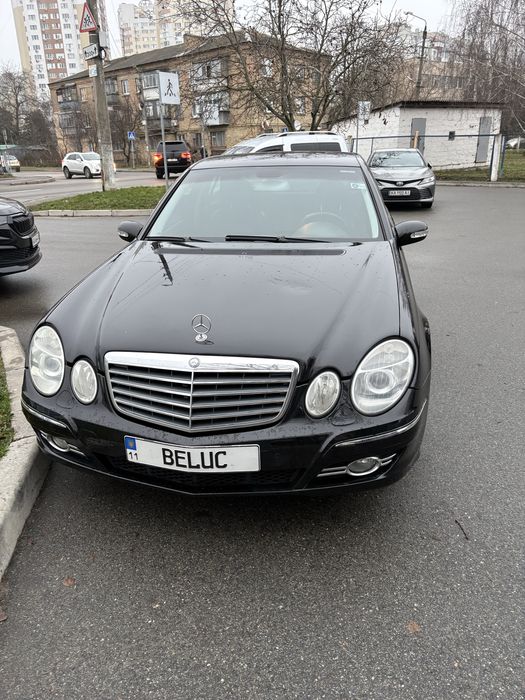 Mercedes E200 1.8 2003 року.