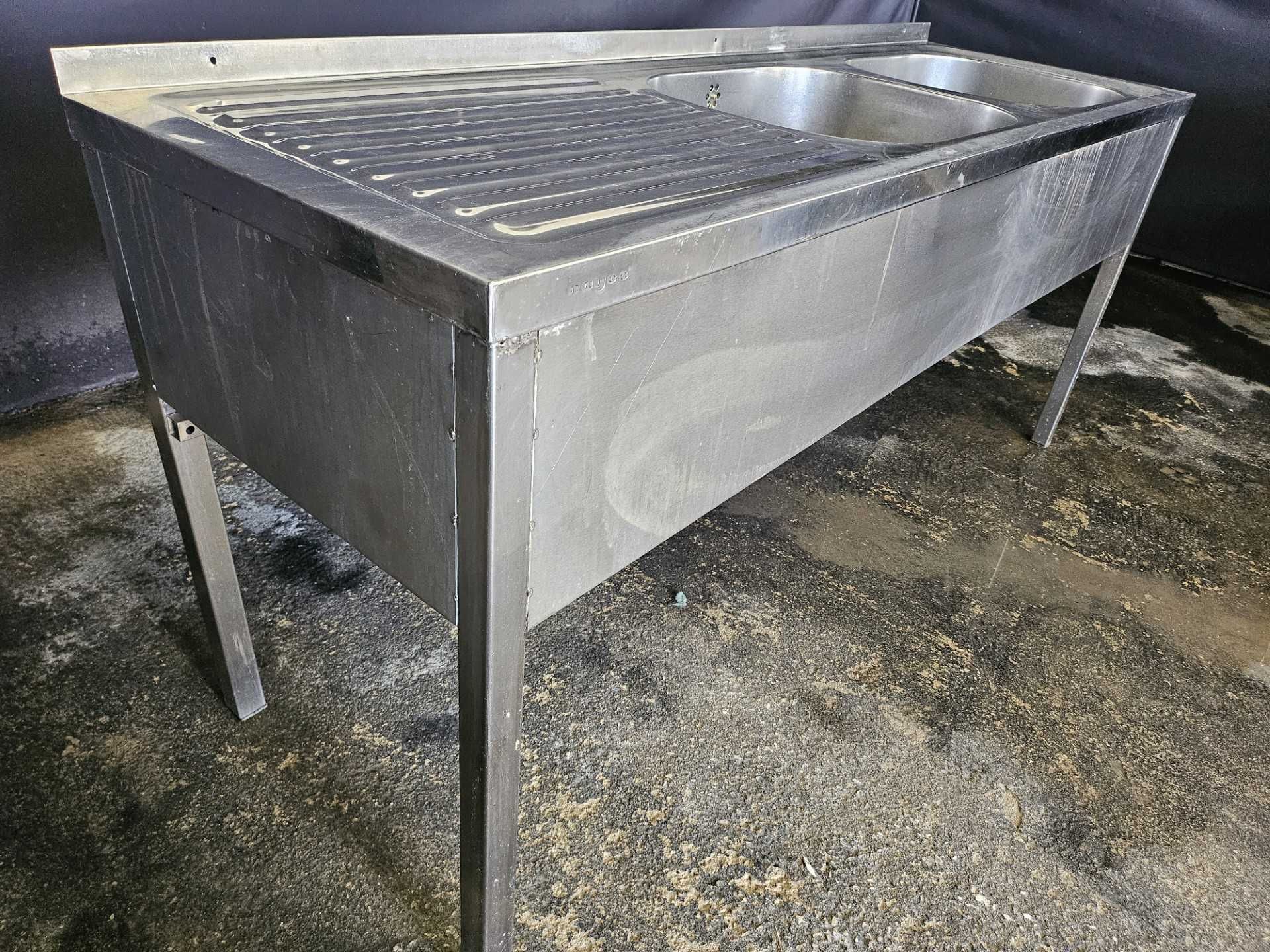 Bancada em inox com dois lava loiça