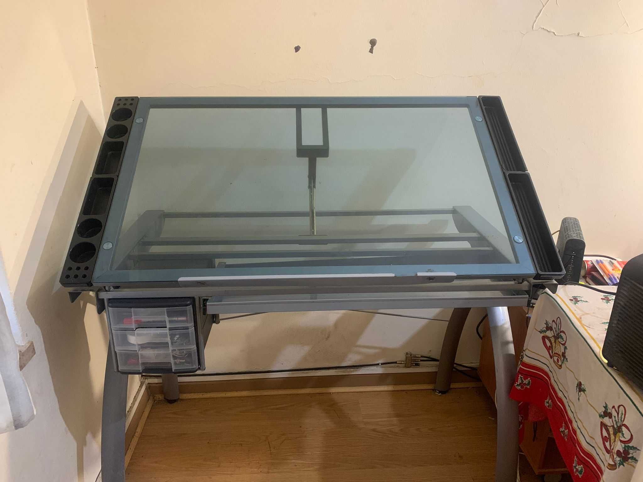 Mesa de Desenho Profissional com Tampo em Vidro – Oportunidade!