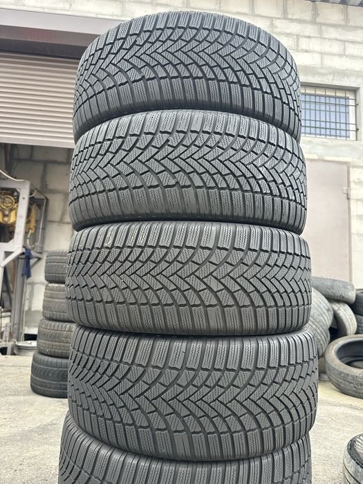 235/45/18 шины зима как новые Brigestone 21-23 год протектор 7 мм