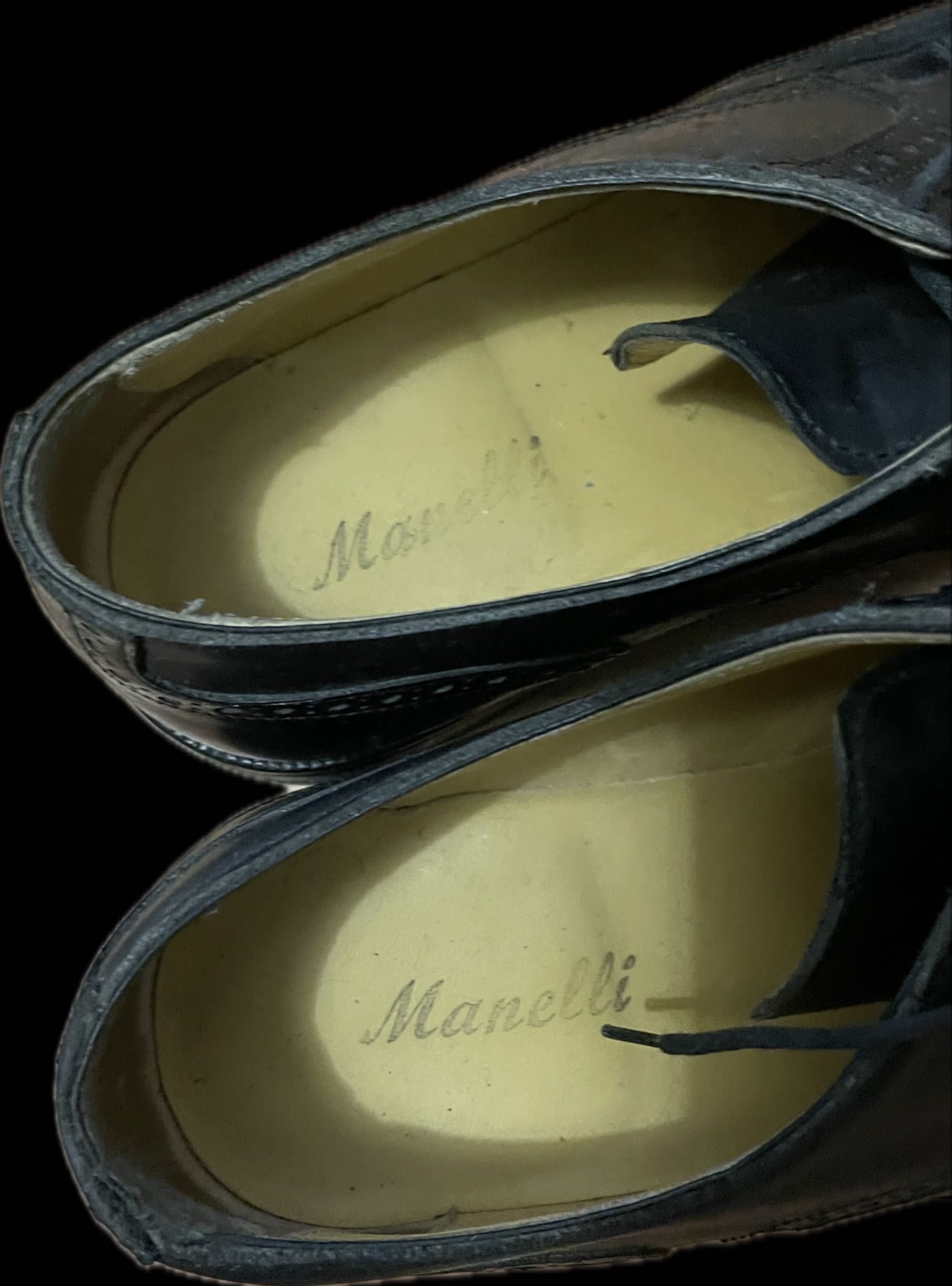 Sapatos em pele preto da marca Manelli