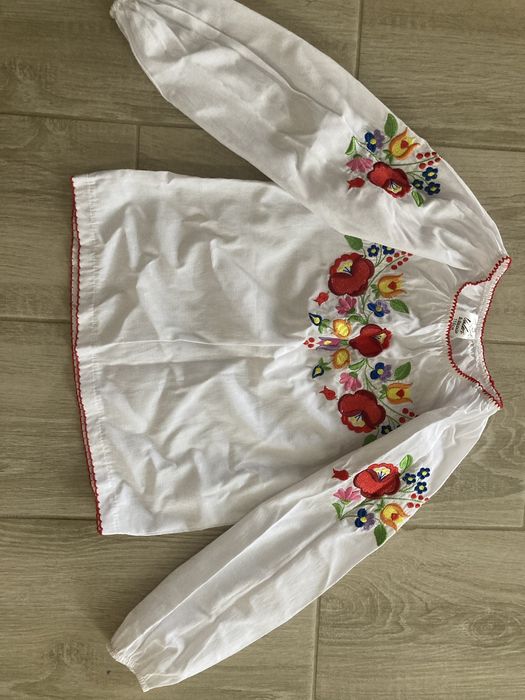 Продам вишиванку дівчачу