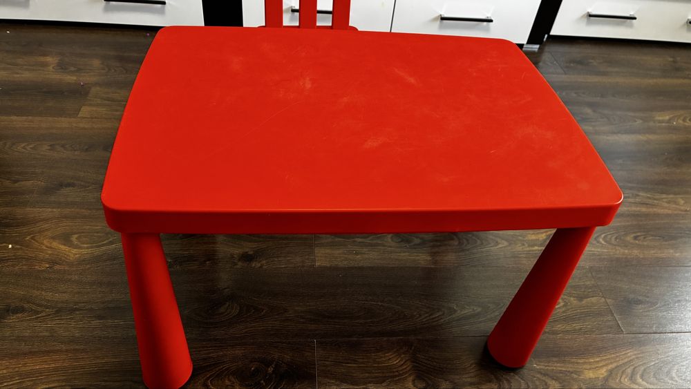 Стіл та стілець б/у Ikea mammut