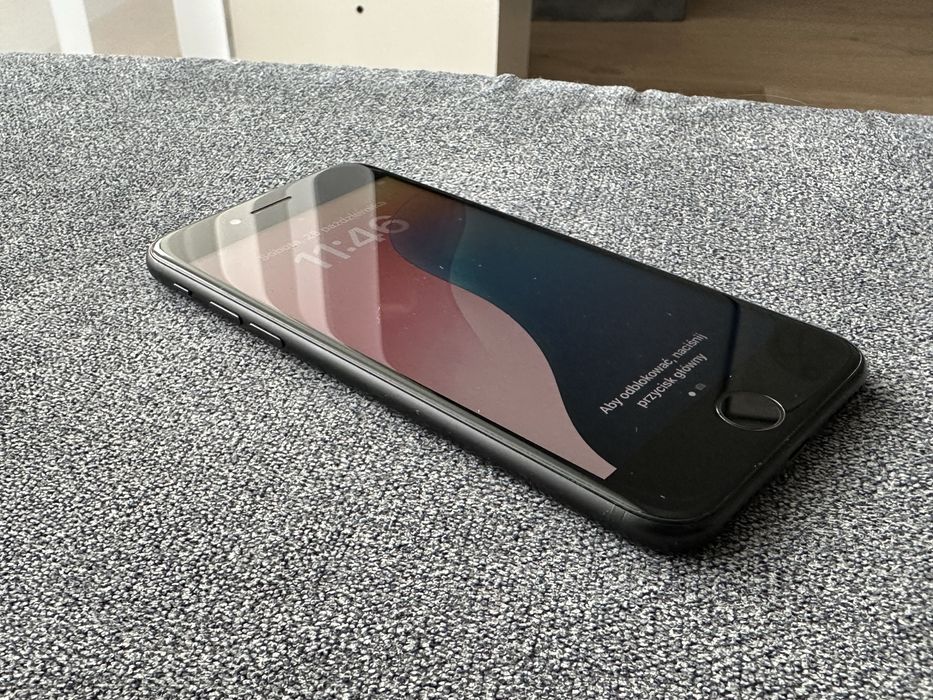Iphone SE 2020 + etui, ładny stan