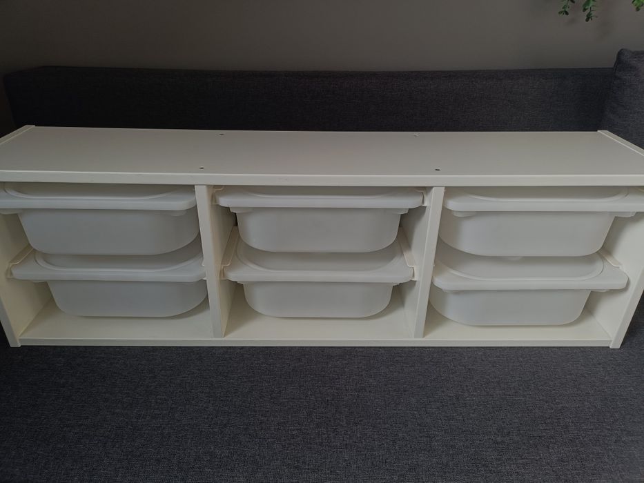 Ikea Trofast szafka ścienna plus Ikea Lack dwa stoliki