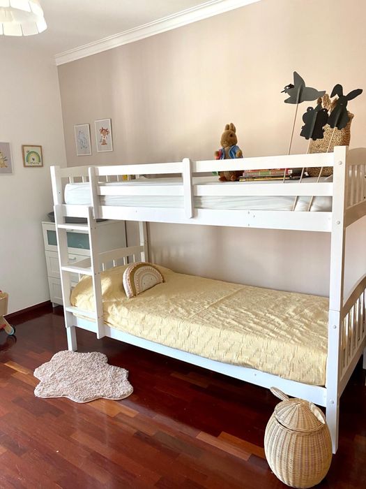 Quase novo ! Beliche pinho da Beliani 90x200 sem colchoes