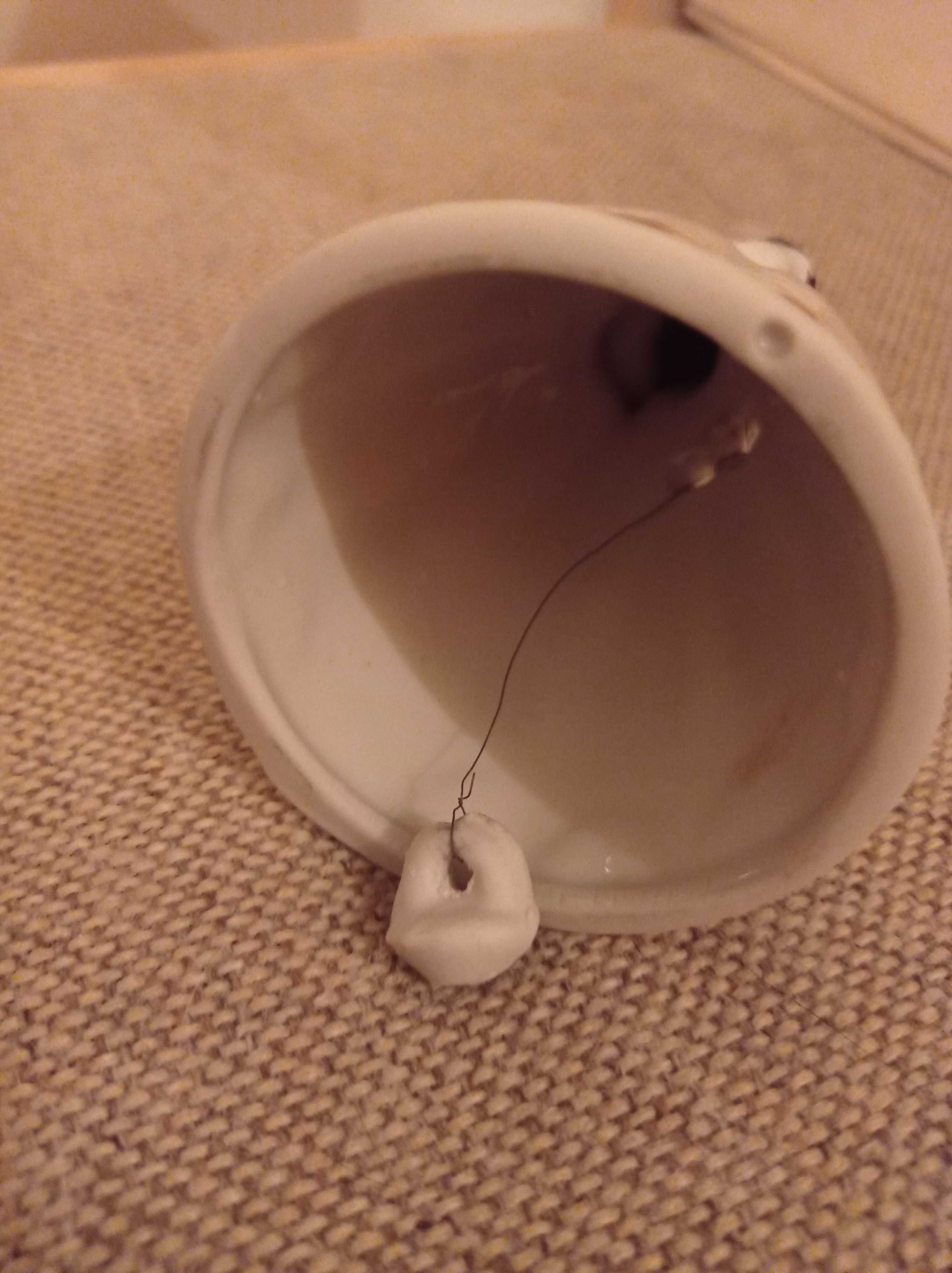 Porcelanowa figurka dziewczynka z kwiatem Dzwonek