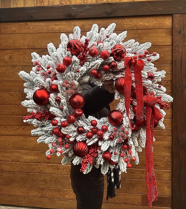 Wianek świąteczny na drzwi czerwony