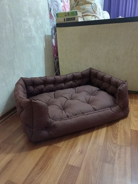 Лежанки для собак та котів.