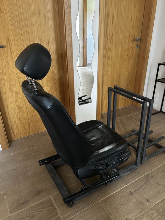 Cockpit DIY com banco serie 3 e carrinhos