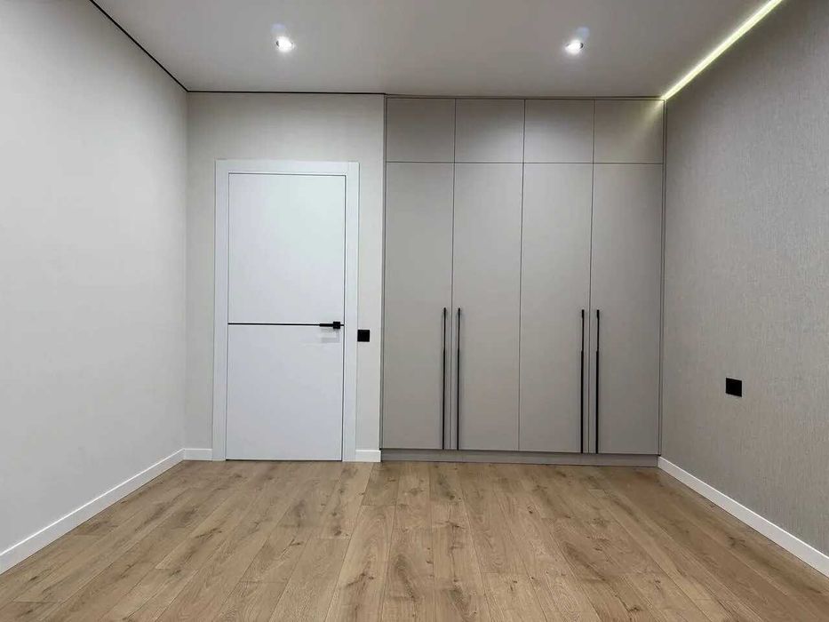 Шикарна двійка з кухнею-студією поблизу центру