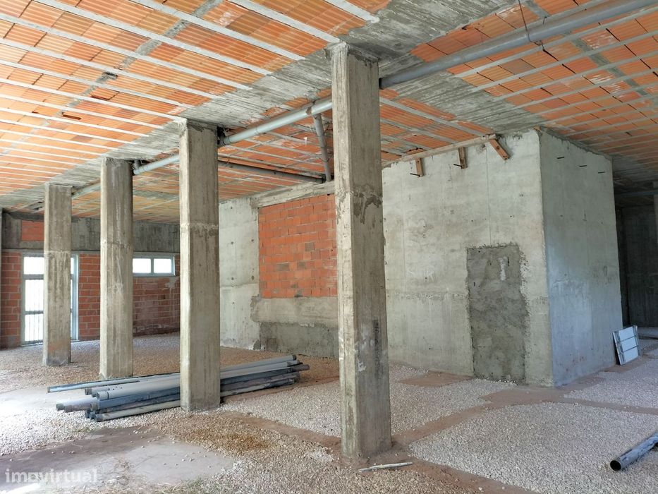 Espaço para serviços ou armazém Junto à Solum