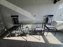 Conjunto mesa (ou consola), 2 cadeiras e 2 bancos - oportunidade