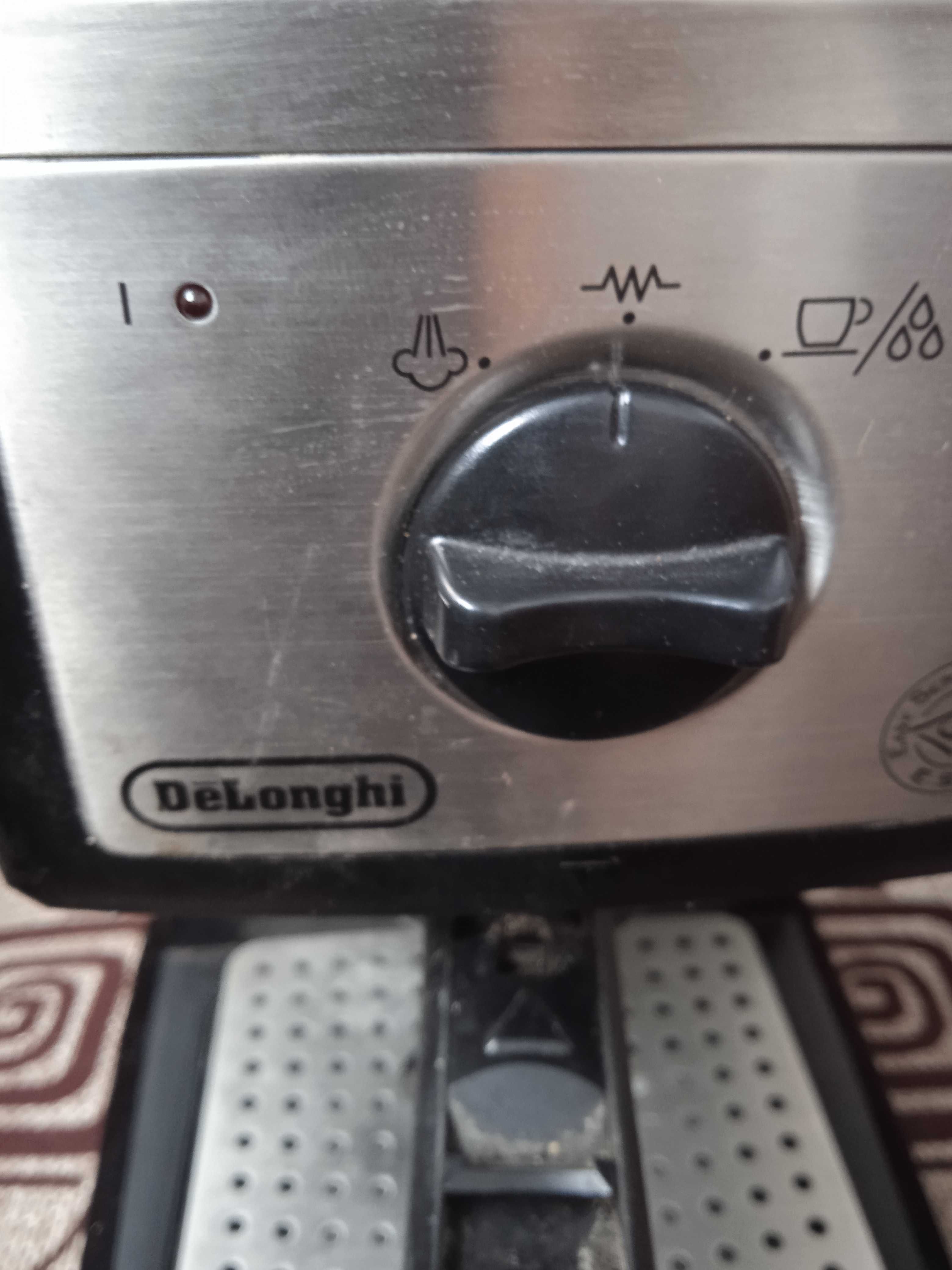 Продам кофеварку Delonghi EC156.B