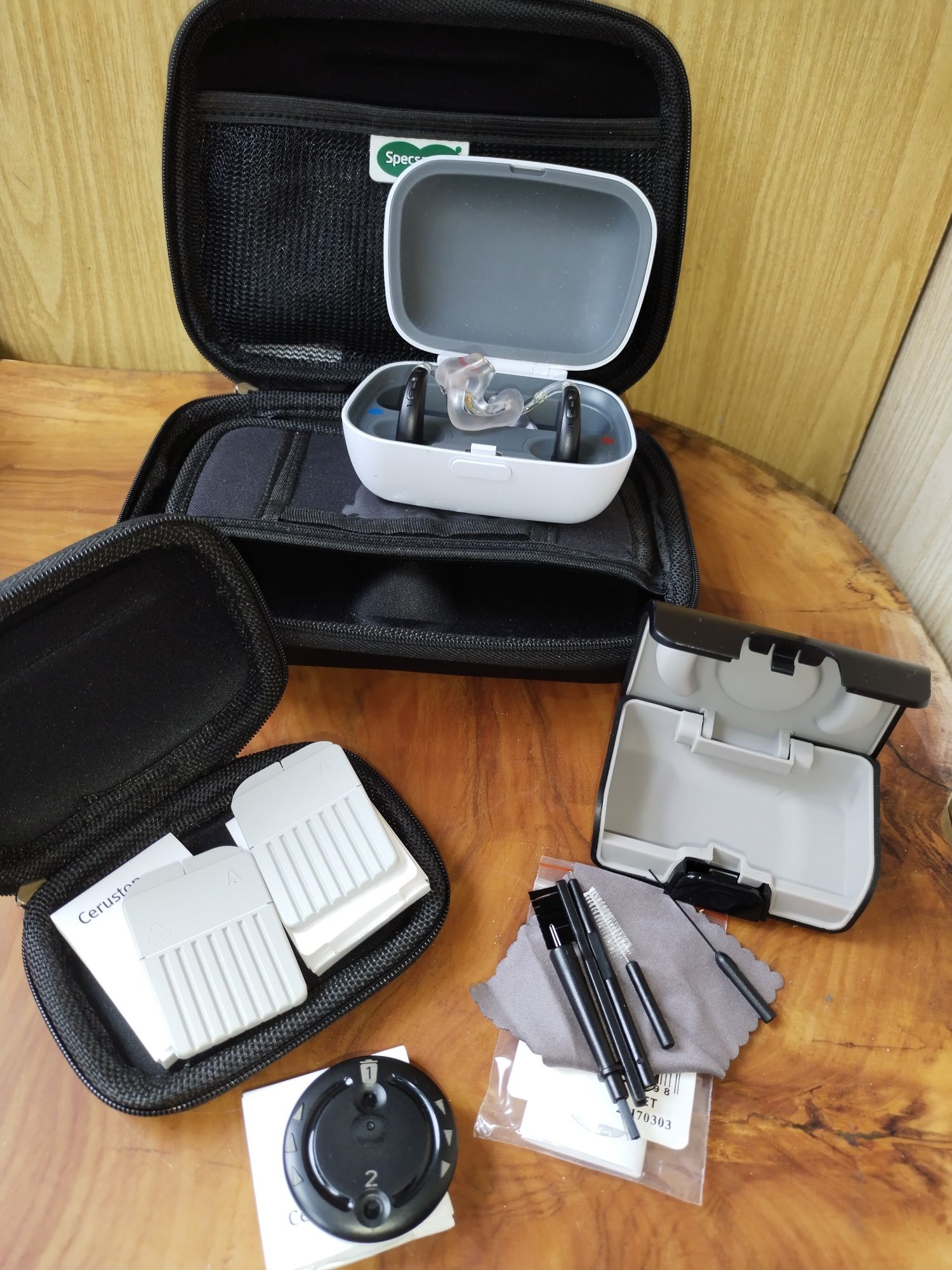 Слуховой аппарат Phonak с зарядным устройством Sonova AG Charger Combi
