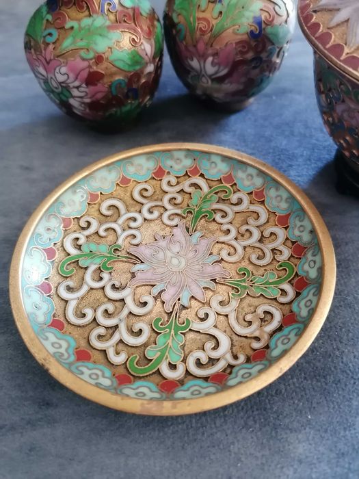 Conjunto de peças em Porcelana Tailandesa