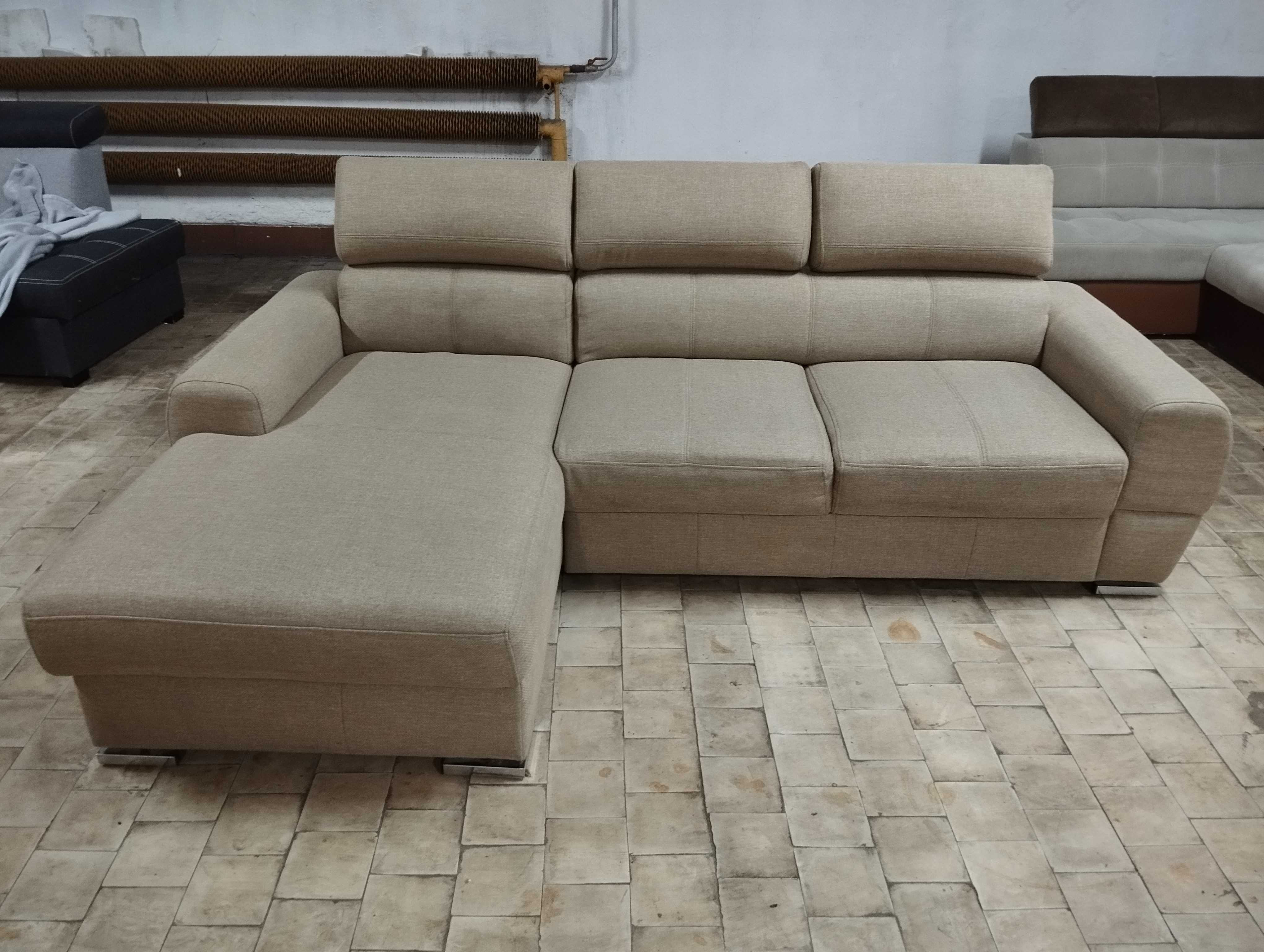 Sofa z regulowanymi zagłówkami, funkcją spania, możliwy transport