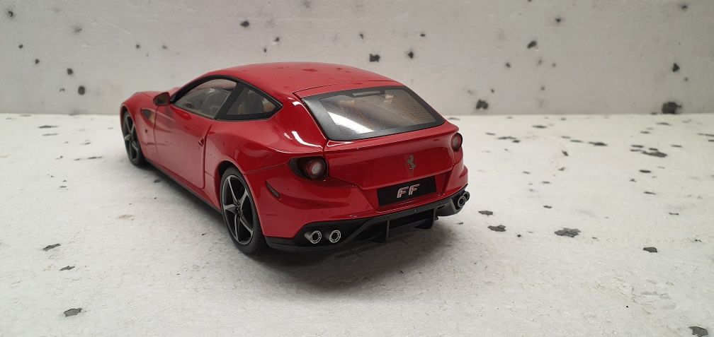 Ferrari FF 1/18 norev minichamps kyosho Otto ottomobile autoart