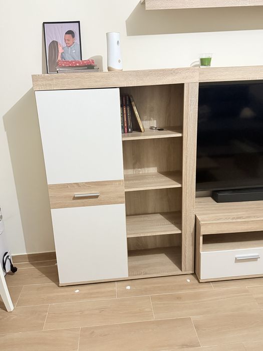 *Móvel de Sala/TV em Madeira Clara com Branco – Excelente Estado*