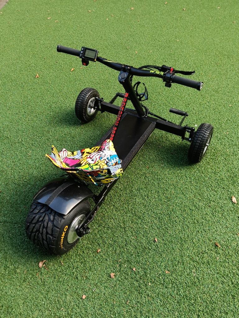 Triciclo elétrico ideal para crianças dos 5 aos 12 anos.
+ 30 KLM de a