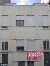 Dois edifícios de habitação à venda no Porto, potencial de expansão