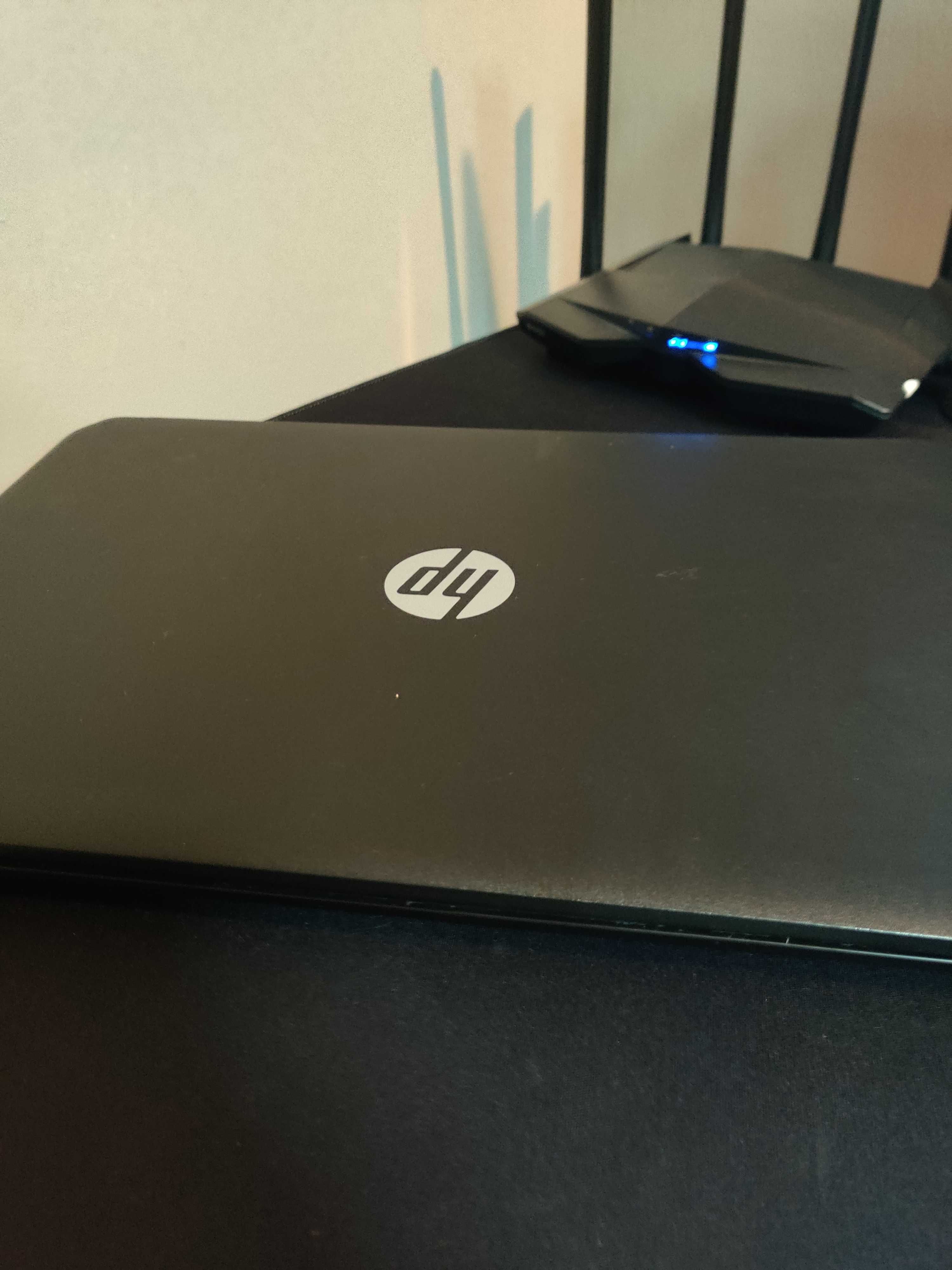 HP 15-g012dx - uszkodzony, nie ładuje, nie włącza się.